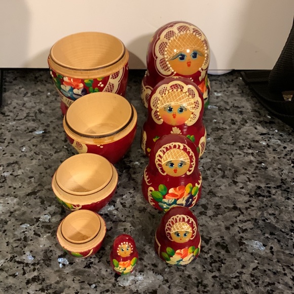 Russian nesting dolls - Picture 2 of 5
